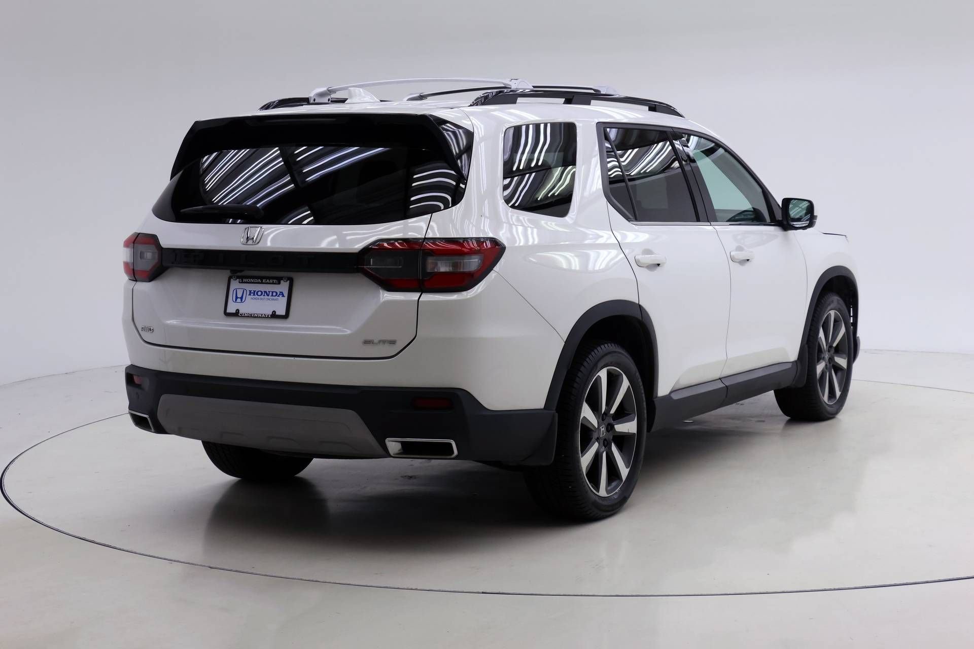 Certified 2023 Honda Pilot Elite image 2