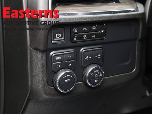 Used 2025 Chevrolet Suburban Z71 AWD/4WD image 22