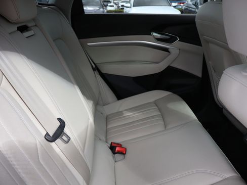 Used 2024 Audi Q8 e-tron Premium Plus w/ Premium Plus Package image 14