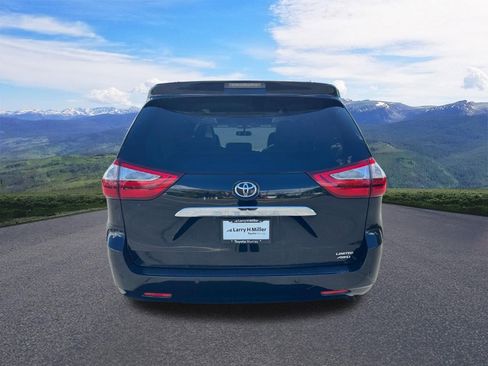 Used 2017 Toyota Sienna Limited AWD/4WD image 4