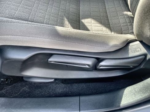 Used 2023 Honda HR-V LX image 16