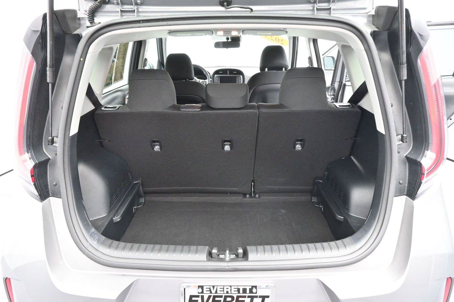 Used 2025 Kia Soul LX FWD image 9