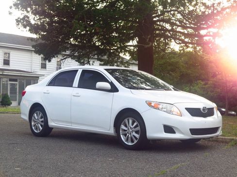 Used 2010 Toyota Corolla LE FWD image 6