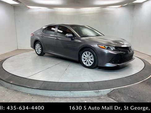 Used 2020 Toyota Camry LE image 7