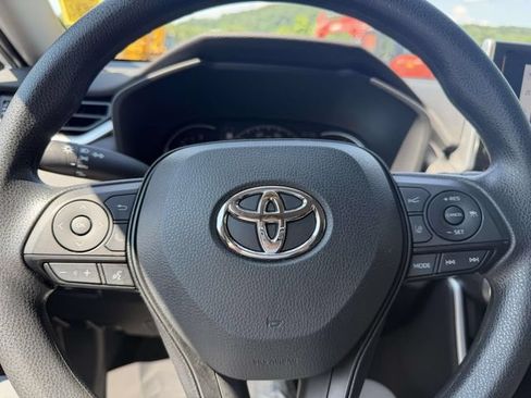 Used 2023 Toyota RAV4 XLE AWD/4WD image 18