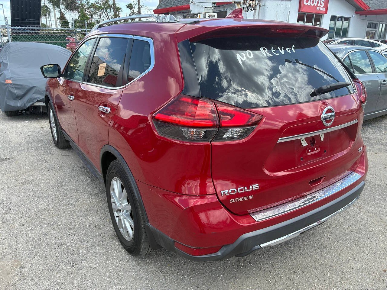Used 2017 Nissan Rogue SV w/ Sun & Sound Touring Package FWD image 7