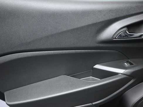 New 2026 Chevrolet Trax RS w/ Sunroof Package FWD image 24