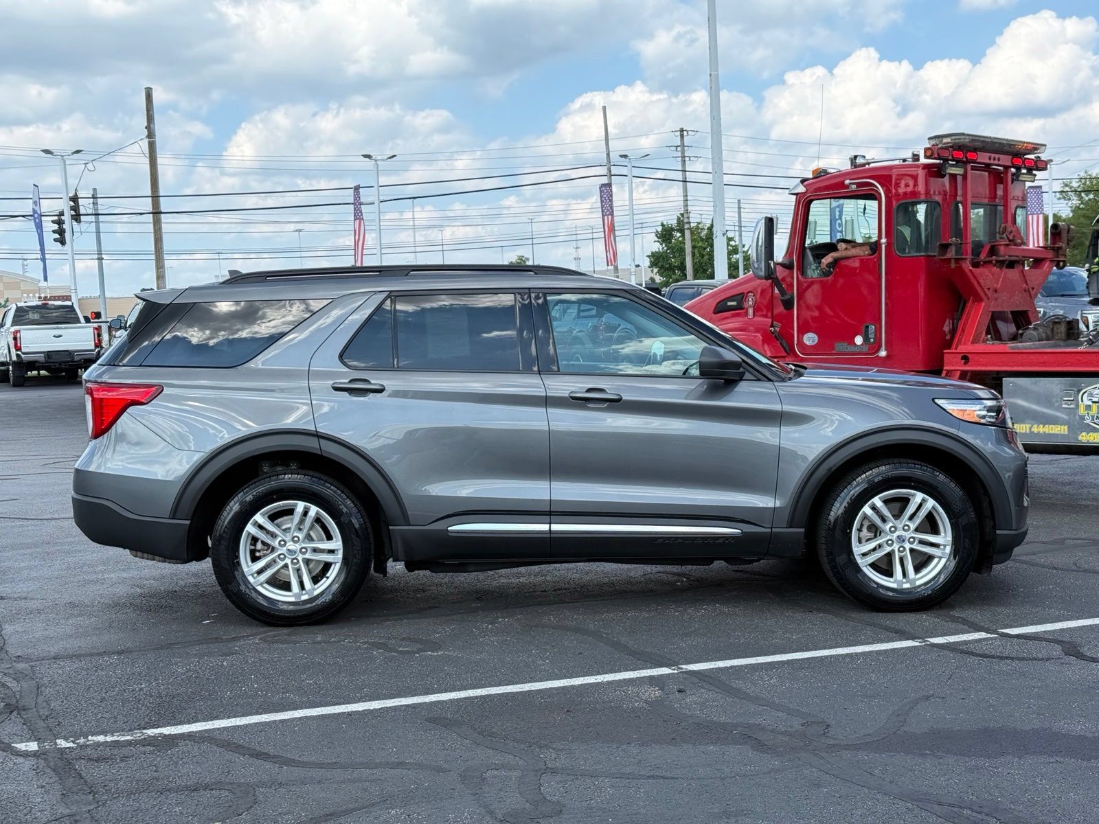 Used 2024 Ford Explorer XLT w/ Class IV Trailer Tow Package AWD/4WD image 3