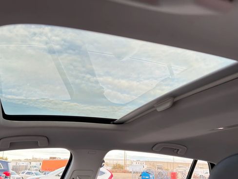 Used 2015 Volkswagen Golf S image 17