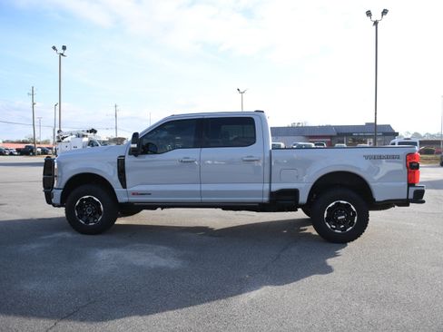 Used 2025 Ford F250 Platinum w/ Tremor Off-Road Package image 18