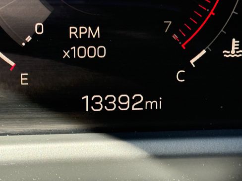 Used 2025 GMC Acadia Elevation image 30