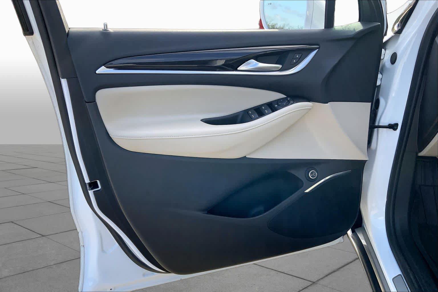 Used 2020 Buick Enclave Essence FWD image 21