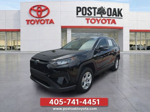 Used 2021 Toyota RAV4 LE AWD/4WD image 1