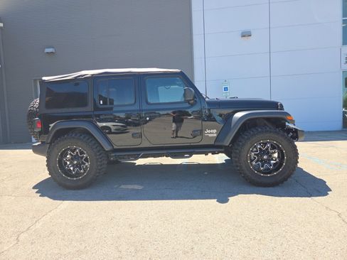 Used 2020 Jeep Wrangler Unlimited Sport S AWD/4WD image 3