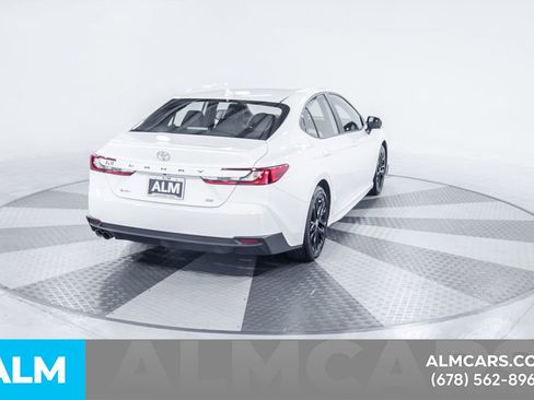 Used 2025 Toyota Camry SE image 9