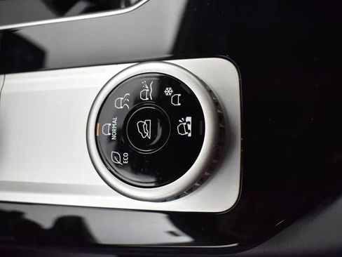 Used 2025 Mitsubishi Outlander SE image 35