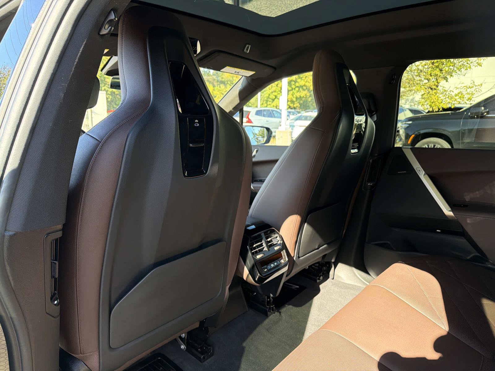 Certified 2024 BMW iX xDrive50 w/ Sport Package AWD/4WD image 23