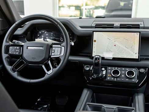 Used 2025 Land Rover Defender 90 X-Dynamic SE image 25