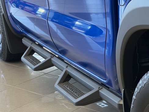 Used 2025 Nissan Frontier PRO-4X image 7