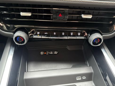 Used 2025 Chevrolet Tahoe High Country image 35