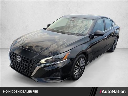Used 2025 Nissan Altima 2.5 SV FWD image 1