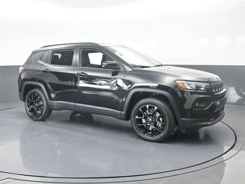 New 2026 Jeep Compass Latitude image 8