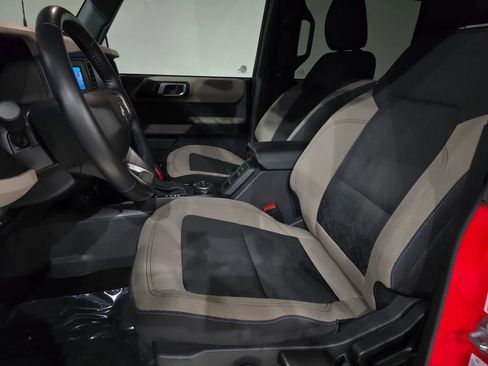 Used 2023 Ford Bronco Wildtrak image 31