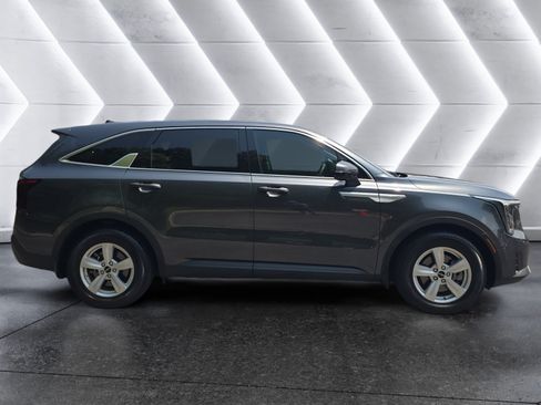 Used 2024 Kia Sorento LX FWD image 6