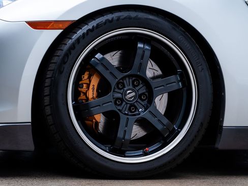 Used 2009 Nissan GT-R Premium AWD/4WD image 4