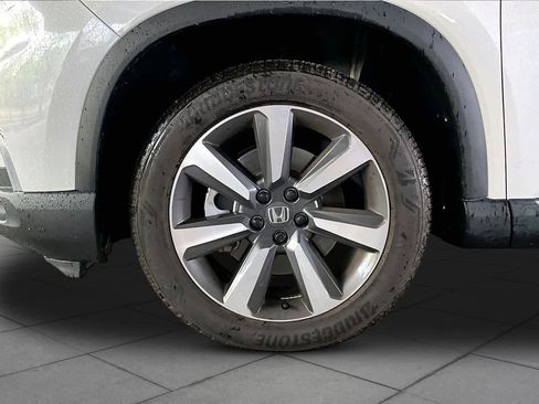 Used 2025 Honda Pilot Touring image 10