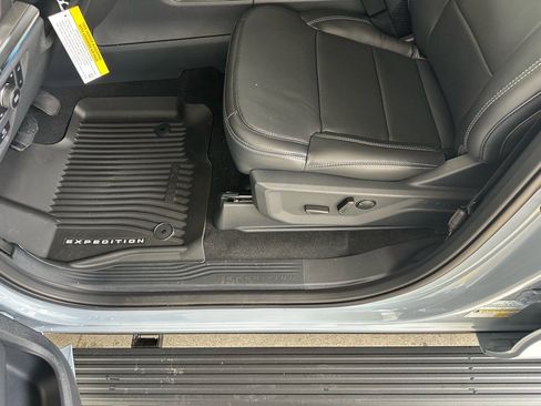 New 2025 Ford Expedition Platinum w/ Driver's Package image 20