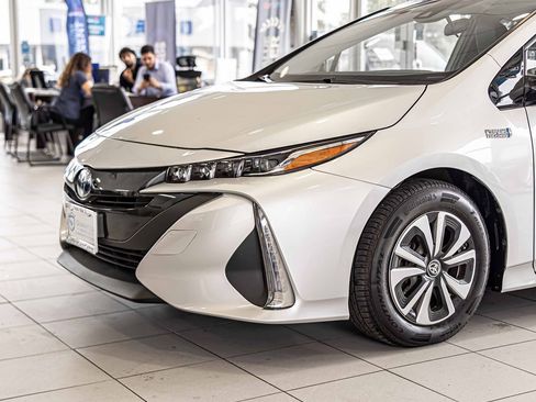 Used 2018 Toyota Prius Prime Premium image 4