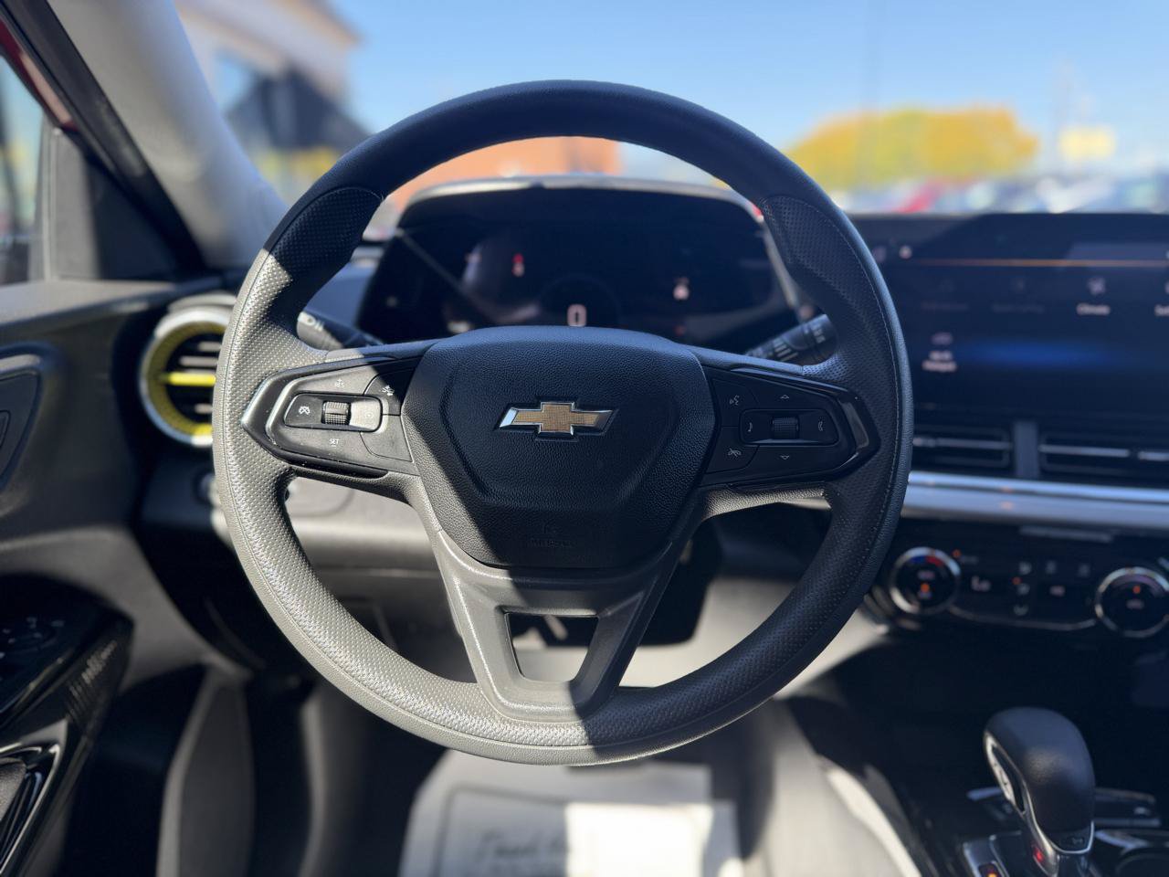 Used 2025 Chevrolet Trax LT FWD image 15