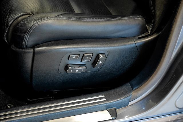 Used 2017 Lexus LS 460 w/ Comfort Package RWD image 43