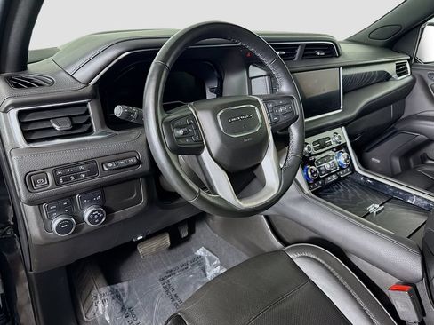 Used 2023 GMC Yukon XL Denali AWD/4WD image 9