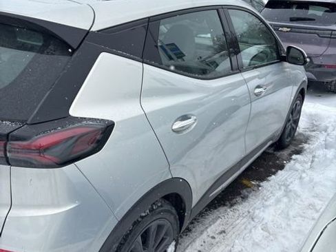 Used 2022 Chevrolet Bolt EUV Premier w/ Launch Edition image 3