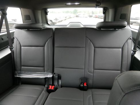 New 2026 Chevrolet Suburban LT w/ Comfort Package AWD/4WD image 12