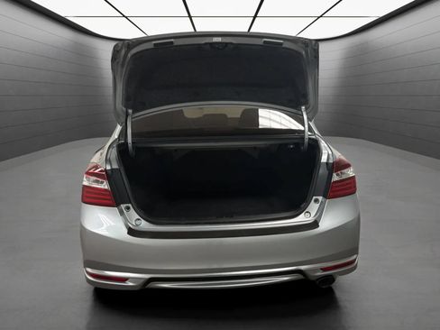 Used 2017 Honda Accord LX image 19