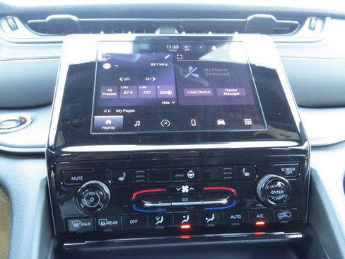 New 2025 Jeep Grand Cherokee 4WD image 25