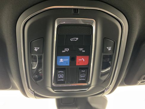 New 2025 Jeep Grand Cherokee Laredo X image 15