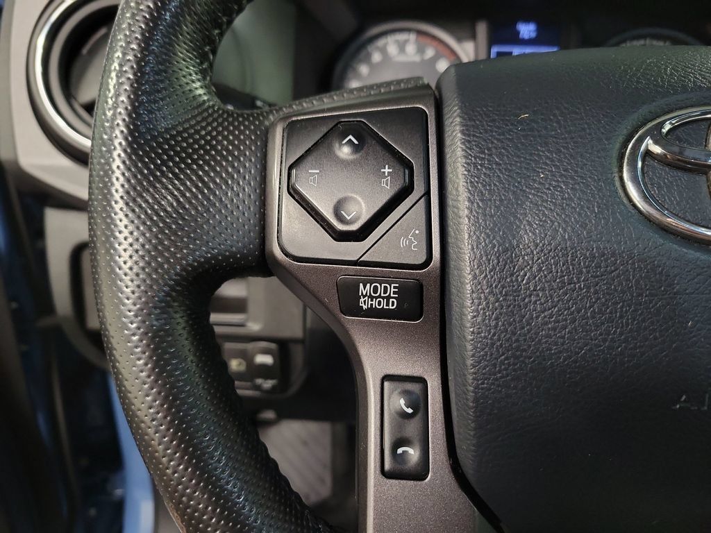 Used 2019 Toyota Tacoma TRD Off-Road AWD/4WD image 29