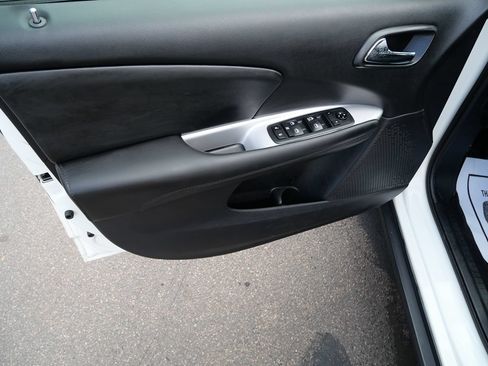 Used 2019 Dodge Journey SE w/ Connectivity Group FWD image 16
