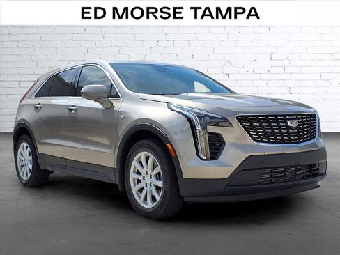 Used 2023 Cadillac XT4 Luxury w/ Cold Weather Package FWD image 5