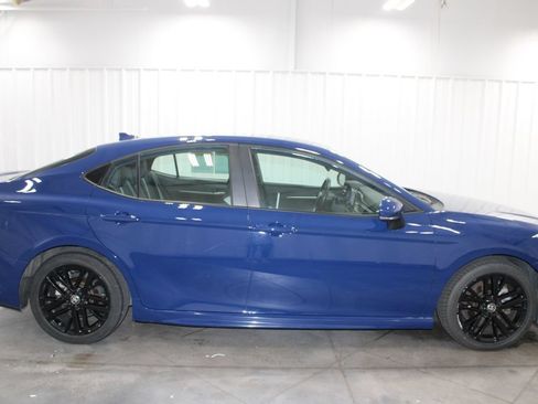 Used 2025 Toyota Camry SE FWD image 11
