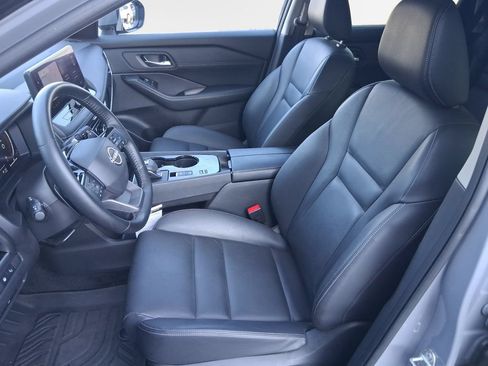 Used 2025 Nissan Rogue SL w/ SL Premium Package FWD image 12