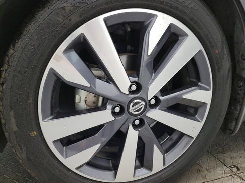 Used 2021 Nissan Versa SR w/ Convenience Package image 31