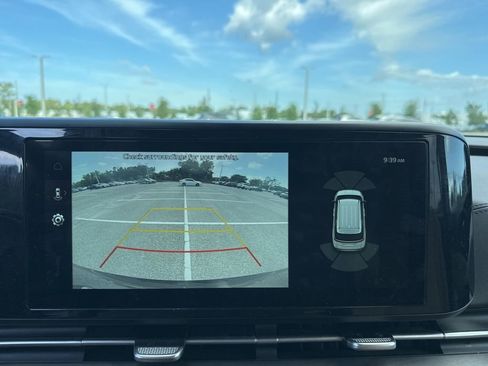 Used 2024 Kia Carnival EX FWD image 19