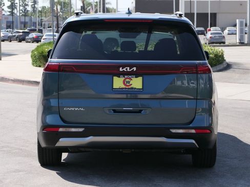 Used 2024 Kia Carnival SX Prestige FWD image 4