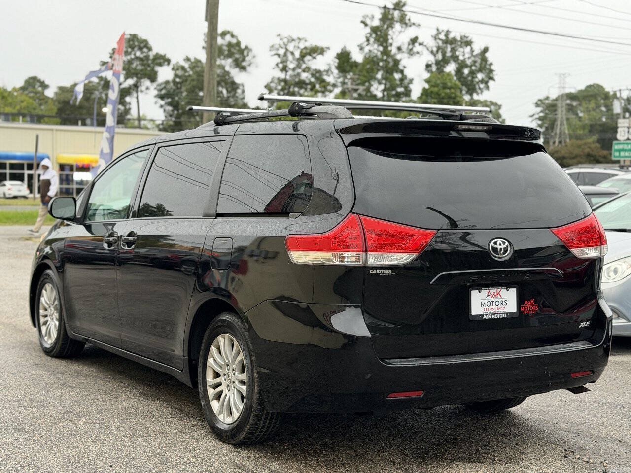 Used 2011 Toyota Sienna XLE FWD image 6