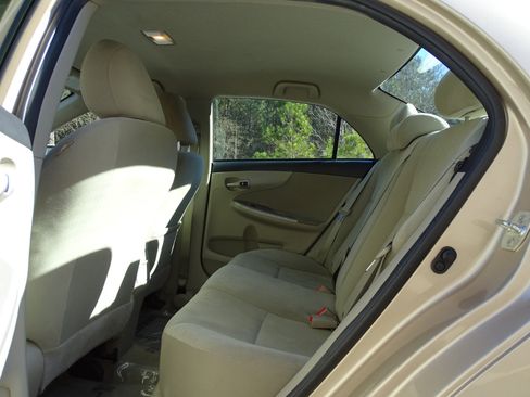 Used 2012 Toyota Corolla LE image 11